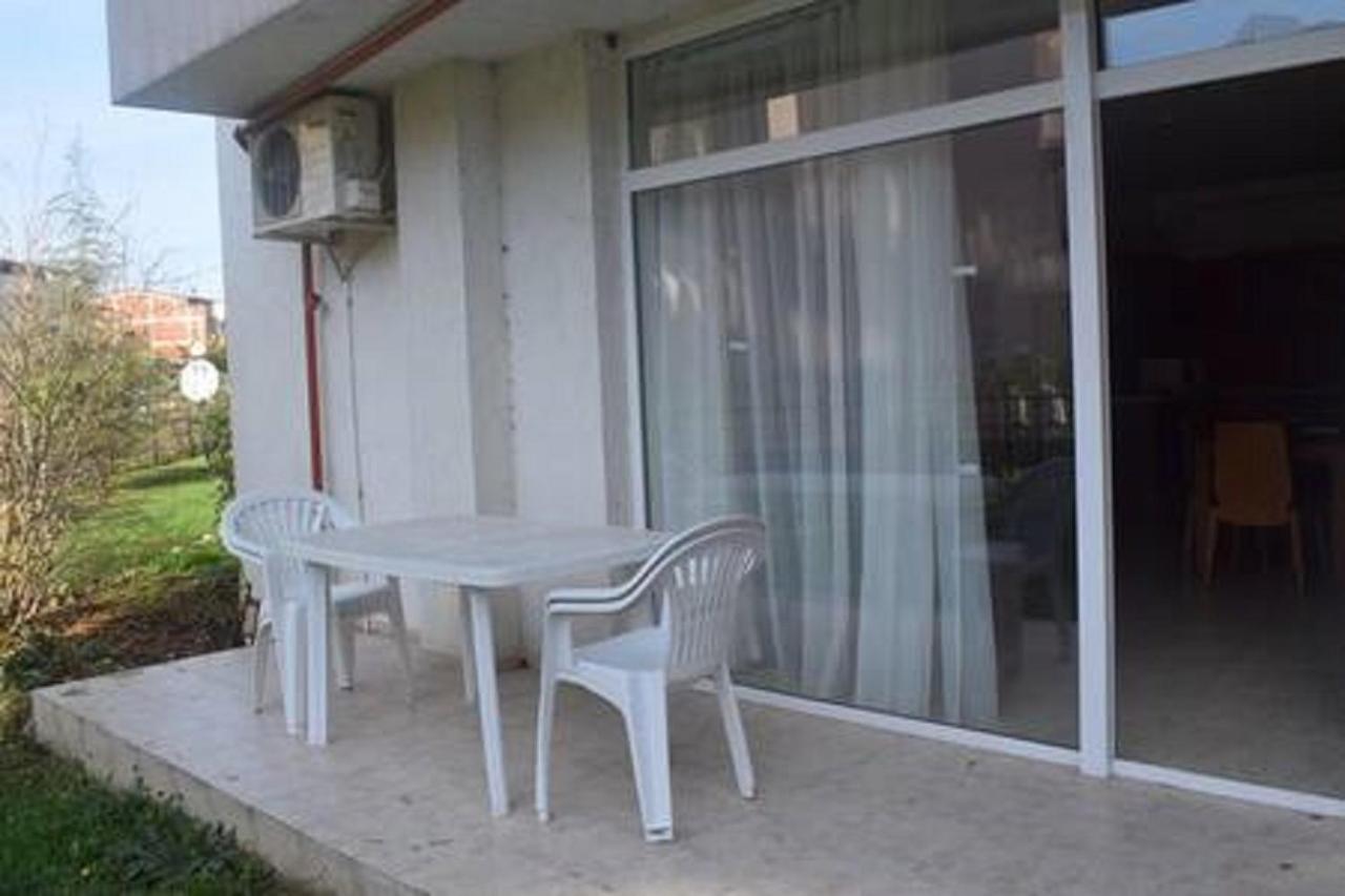 Yves 2 Bed Apart At Sun Village Sunny Beach Not Far Away From The Sea מראה חיצוני תמונה
